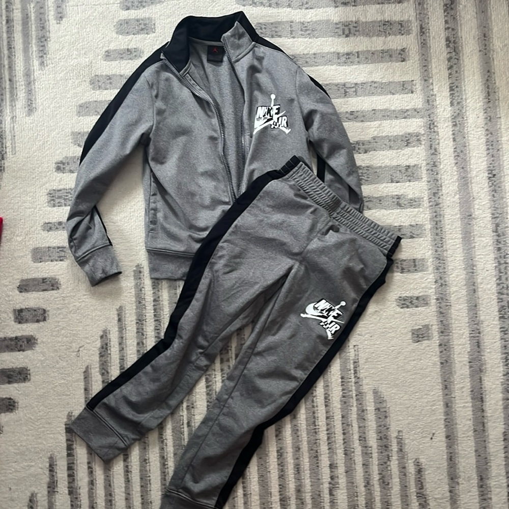 Nike Air Jordan tracksuit size 8-10 new/never worn